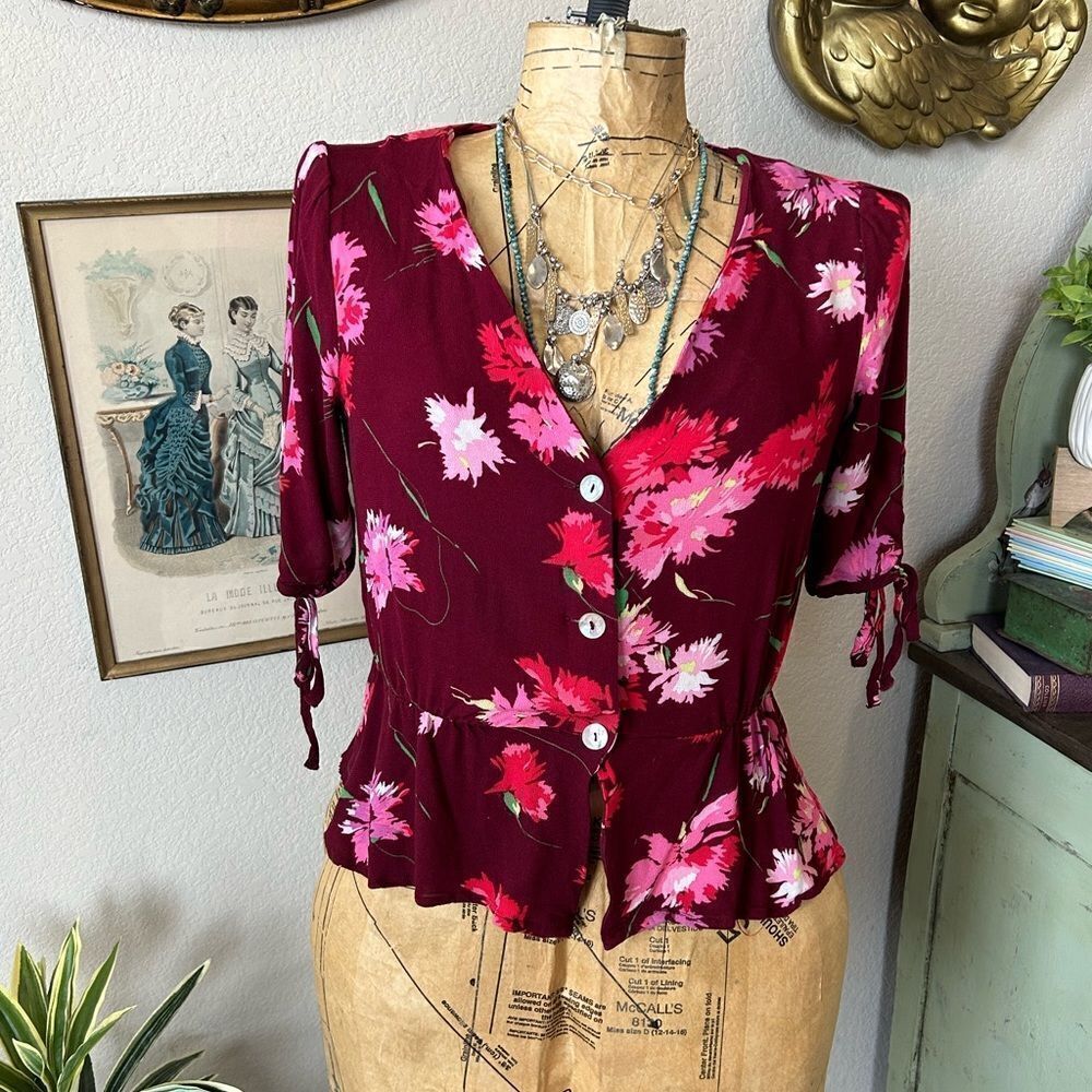 Express Maroon Pink Floral Ruffle V Neck Ruched Sleeve Blouse Sz XS